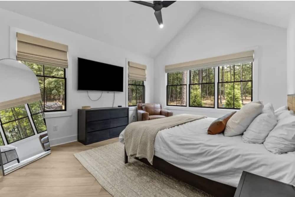 Photo of Bedroom in Lemon Springs