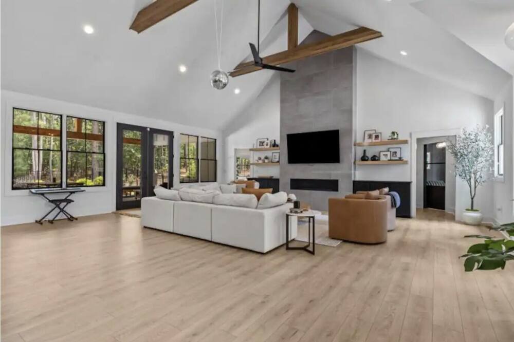 Photo of Livingroom in Lemon Springs