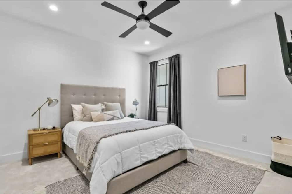 Photo of Bedroom in Lemon Springs