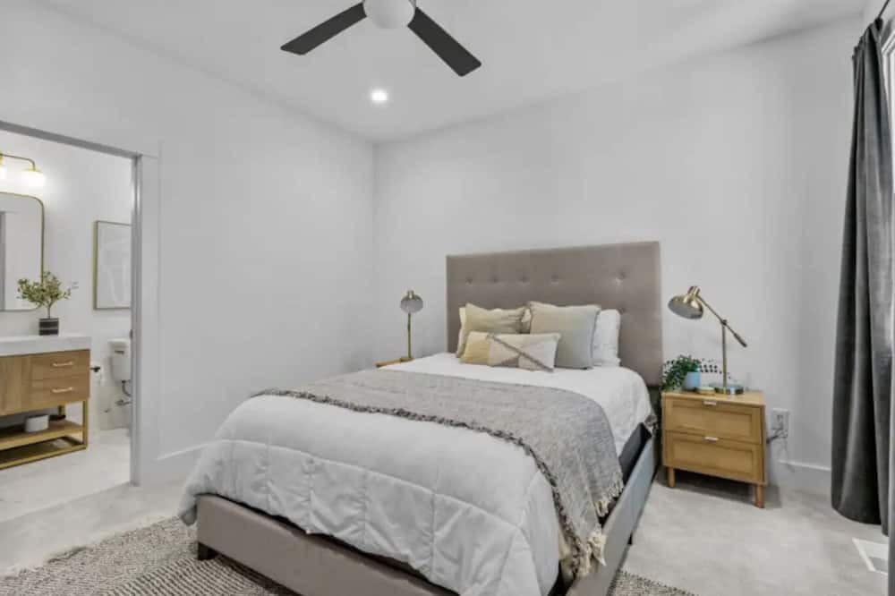 Photo of Bedroom in Lemon Springs