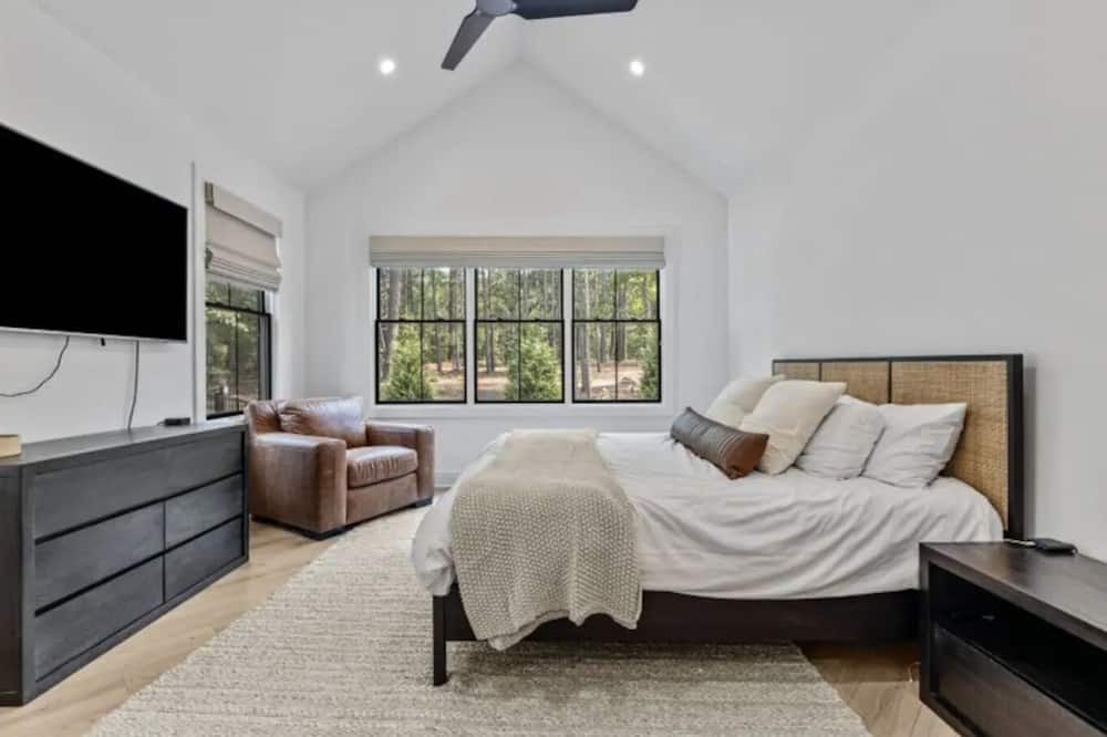 Photo of Bedroom in Lemon Springs