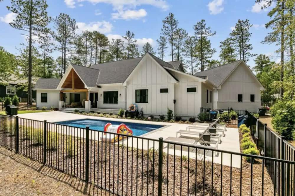 Photo of Outdoor in Lemon Springs