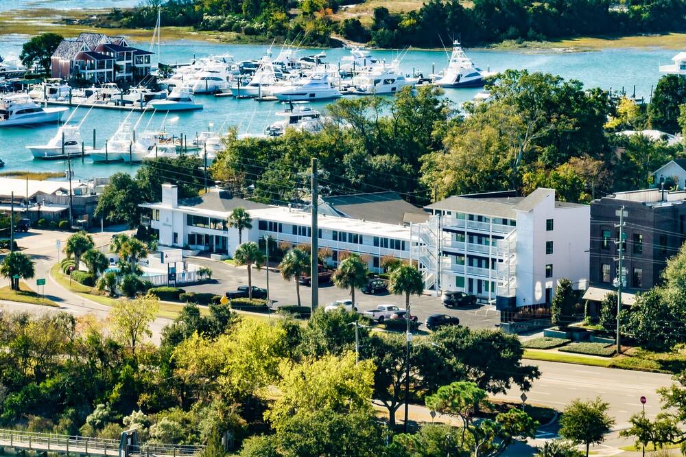 Photo of Others in Airlie