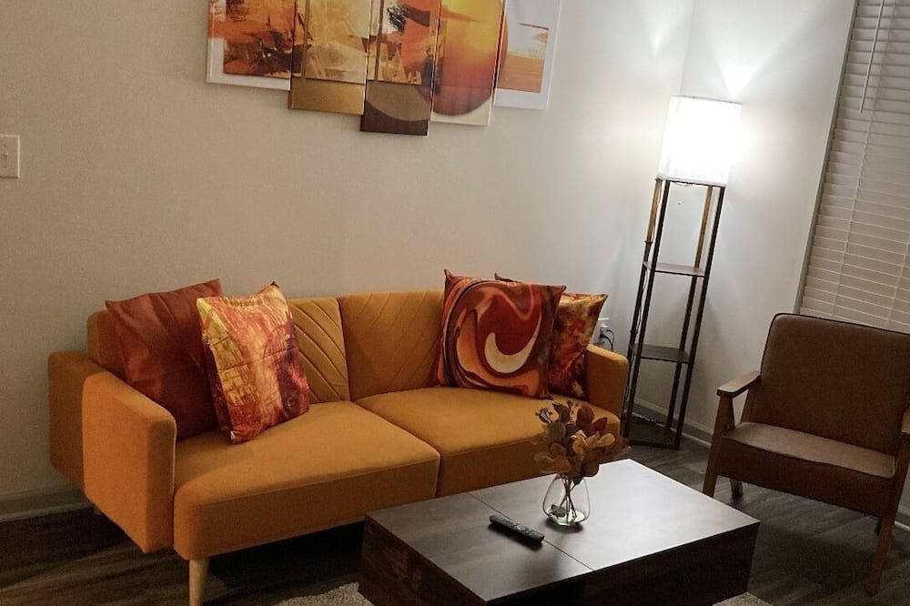 Photo of Livingroom in Dixie - Berryhill