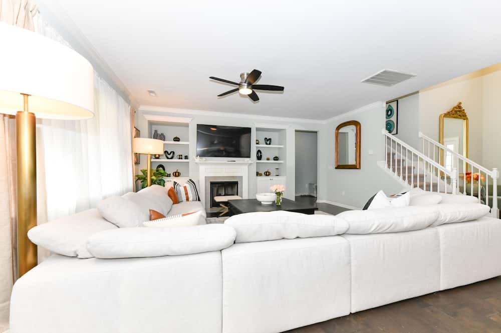 Photo of Livingroom in Greensboro