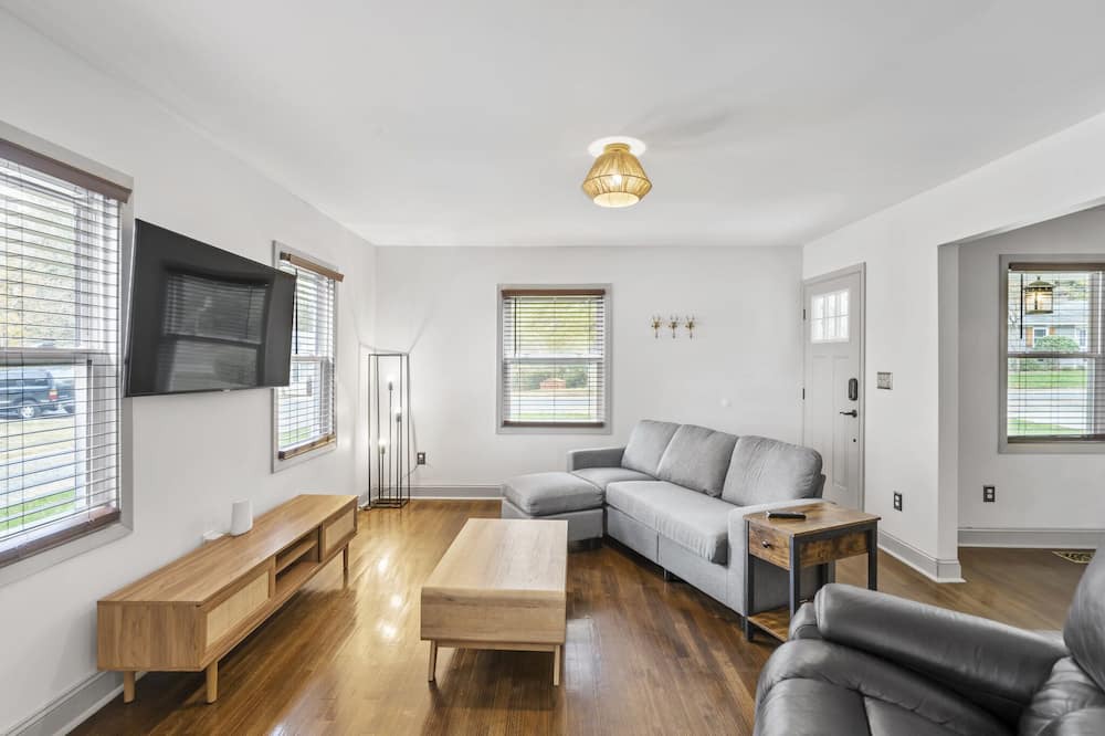 Photo of Livingroom in Belmont
