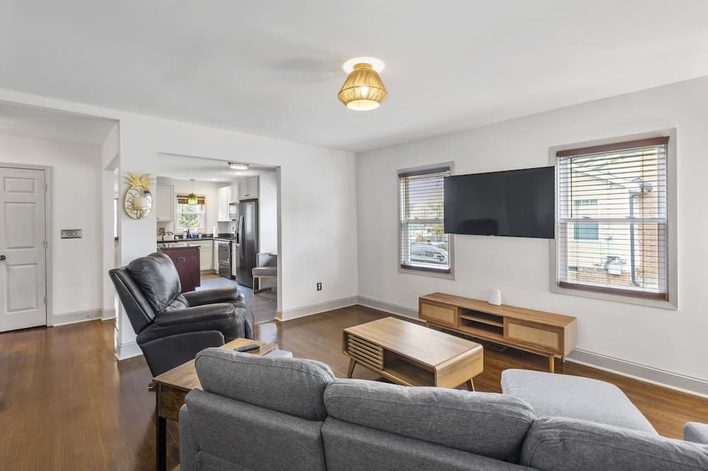 Photo of Livingroom in Belmont