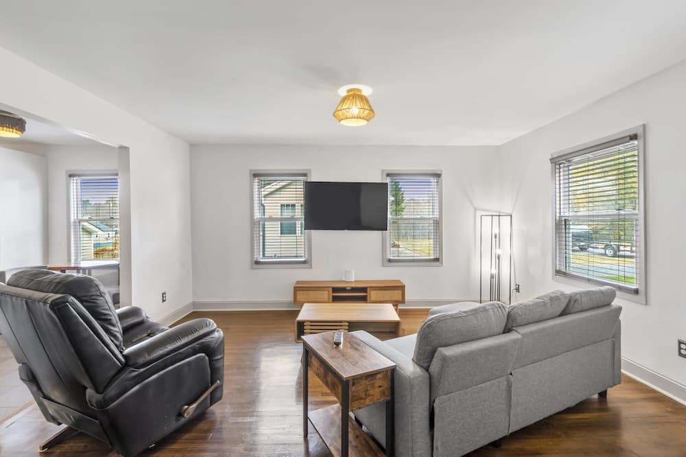 Photo of Livingroom in Belmont