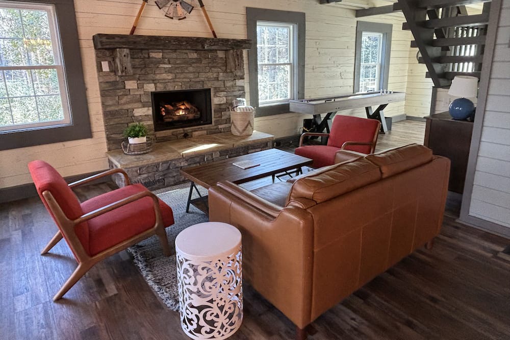 Photo of Livingroom in Maggie Valley
