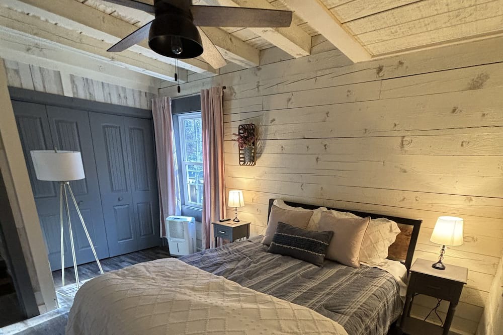 Photo of Bedroom in Maggie Valley