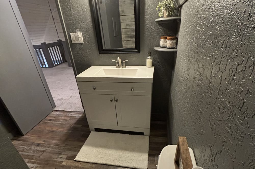Photo of Bathroom in Maggie Valley