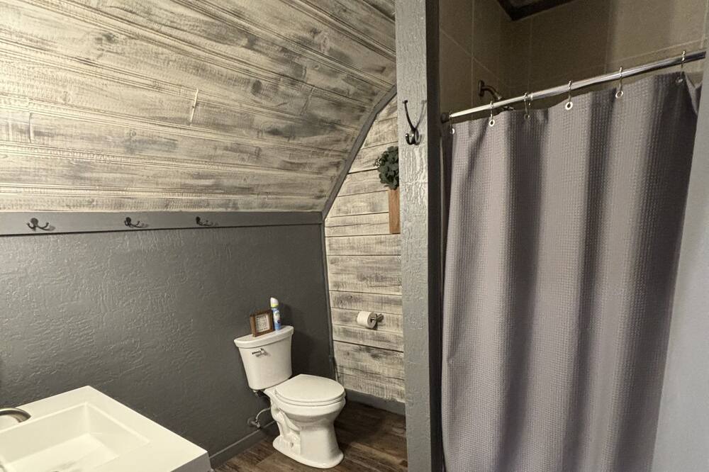 Photo of Bathroom in Maggie Valley