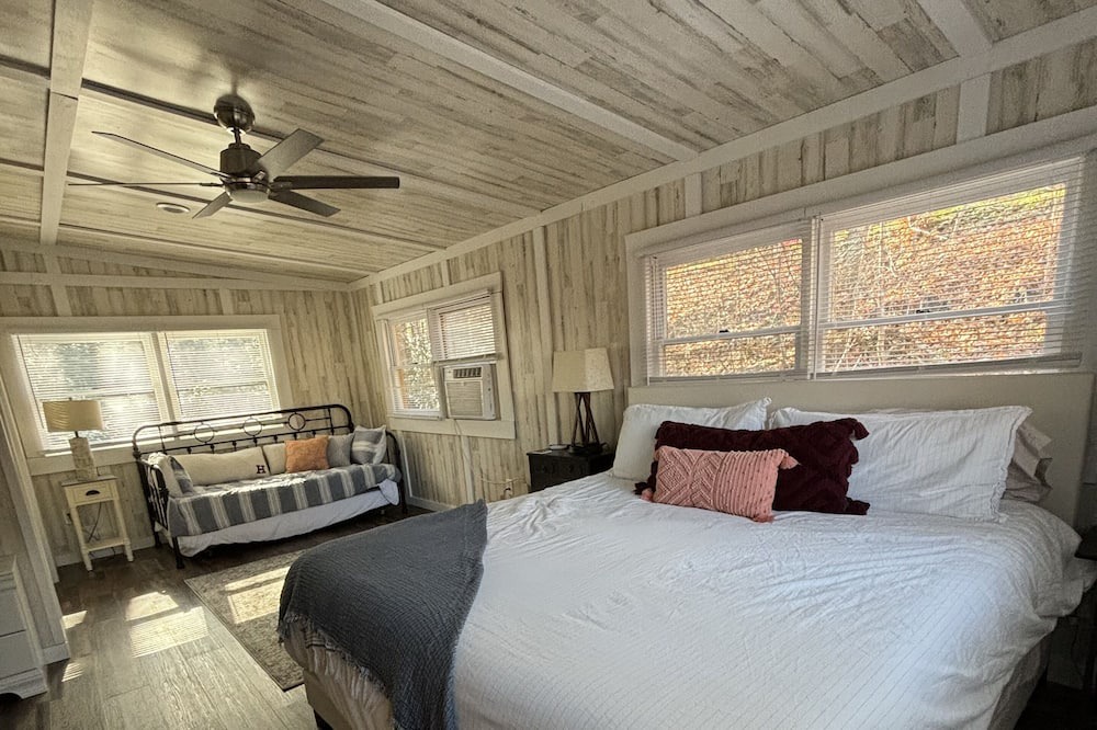 Photo of Bedroom in Maggie Valley