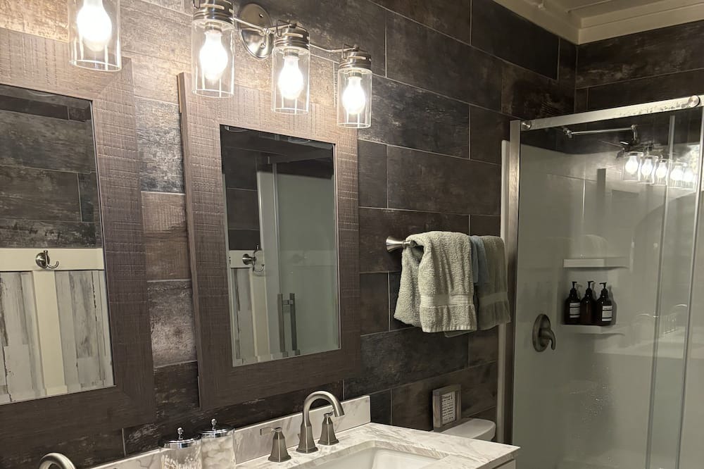 Photo of Bathroom in Maggie Valley