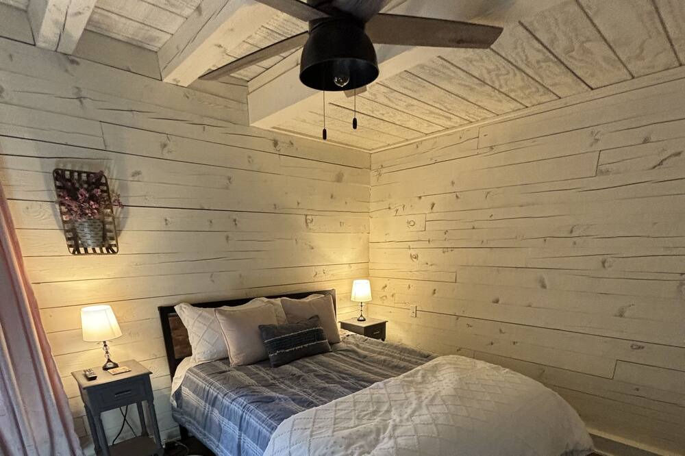 Photo of Bedroom in Maggie Valley