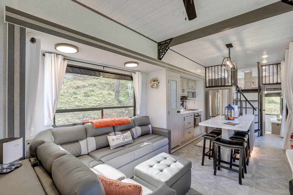Photo of Livingroom in Mars Hill