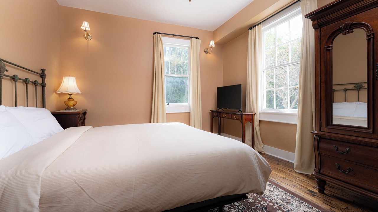 Photo of Bedroom in Burnsville