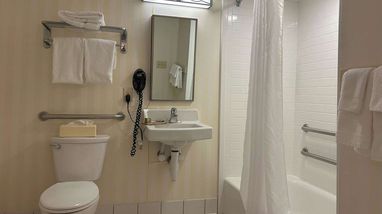 Photo of Bedroom in Cape Fear