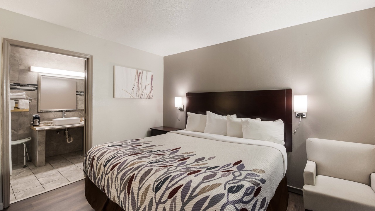 Photo of Bedroom in Lenoir