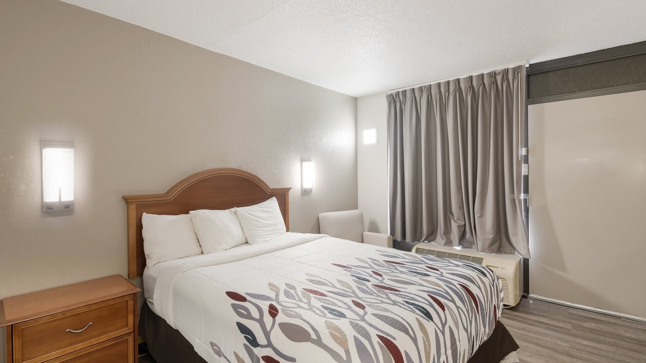 Photo of Bedroom in Lenoir