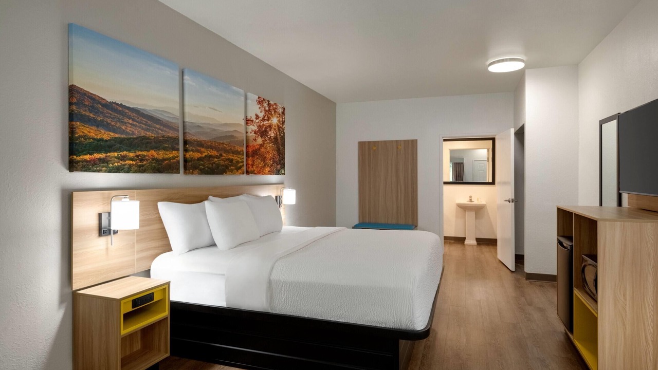 Photo of Bedroom in Lexington - Salisbury