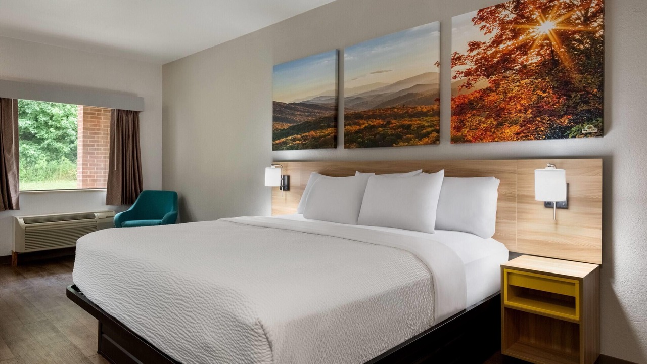 Photo of Bedroom in Lexington - Salisbury
