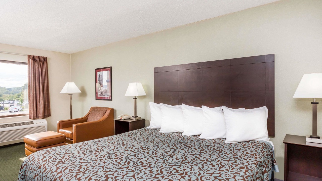 Photo of Bedroom in Hendersonville