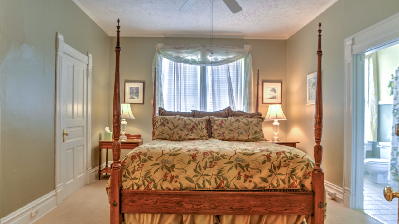 Photo of Bedroom in Hendersonville