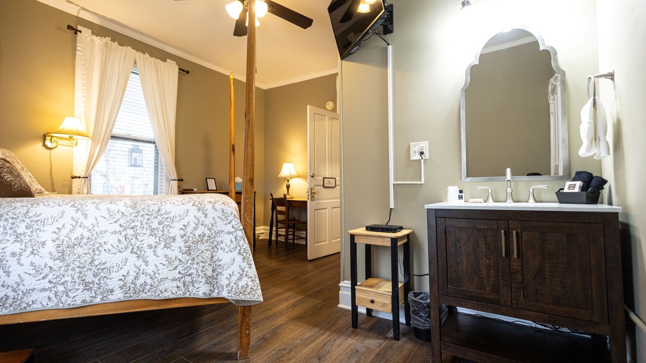 Photo of Bedroom in Hendersonville