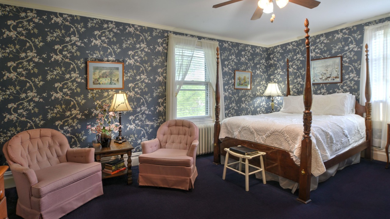Photo of Bedroom in Hendersonville