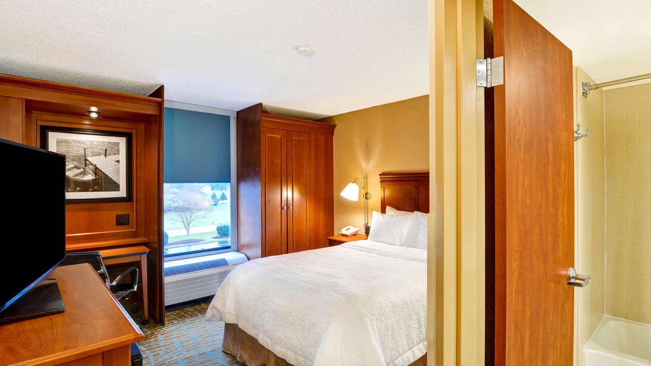 Photo of Bedroom in Hendersonville