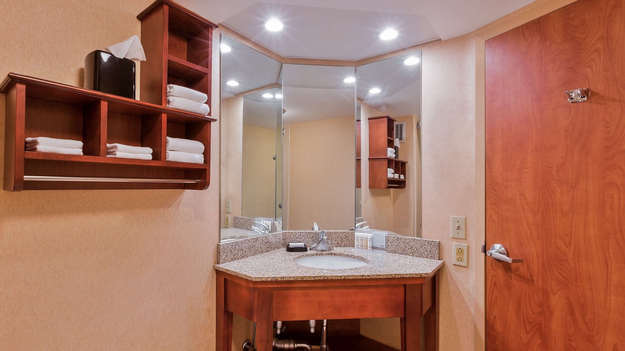 Photo of Bedroom in Hendersonville