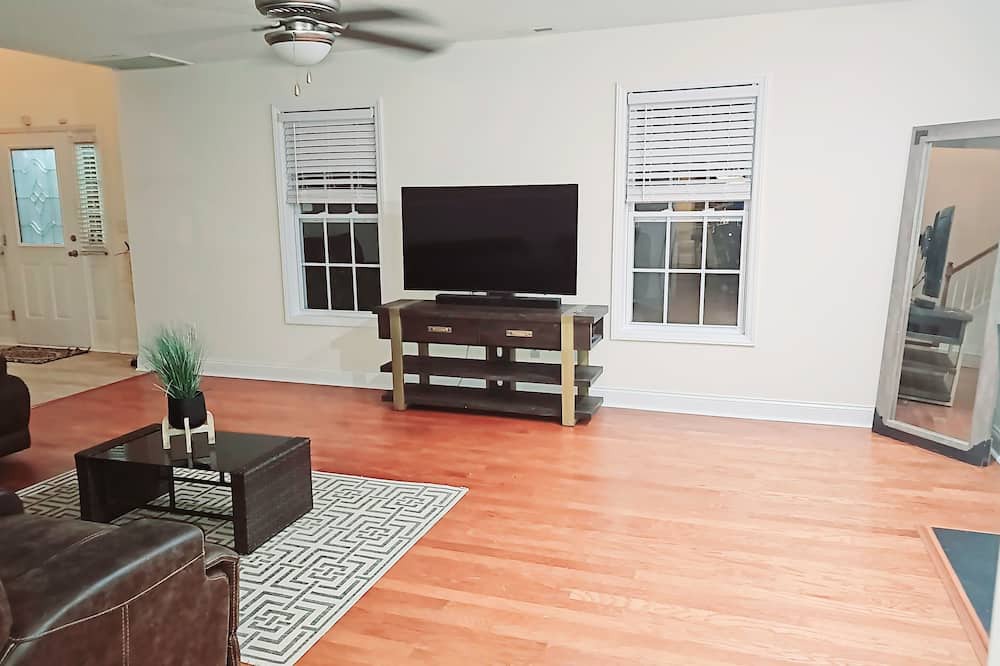 Photo of Livingroom in Olivia