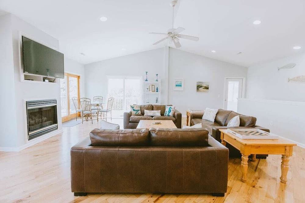 Photo of Livingroom in Southern Shores