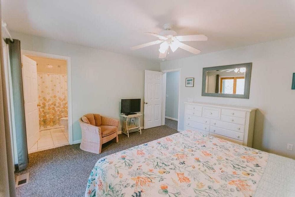 Photo of Bedroom in Southern Shores