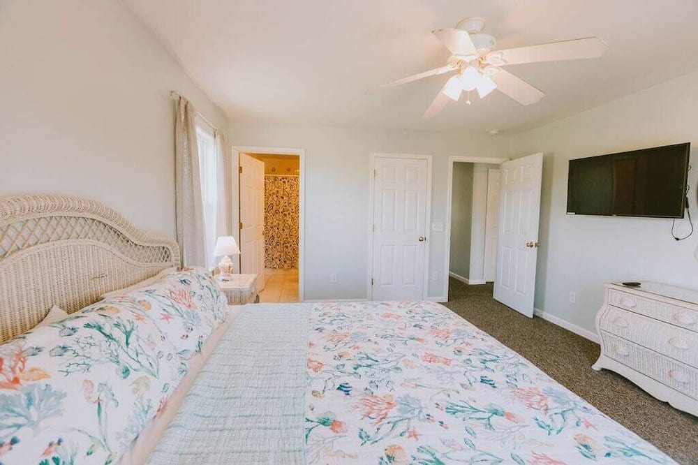 Photo of Bedroom in Southern Shores