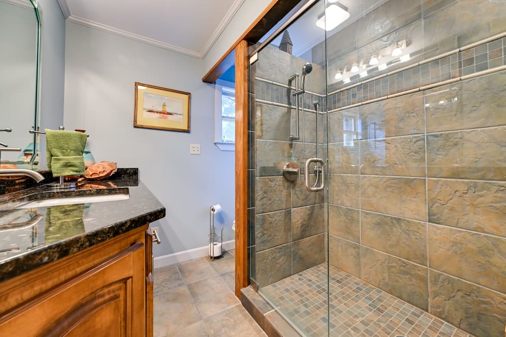 Photo of Bathroom in Eva