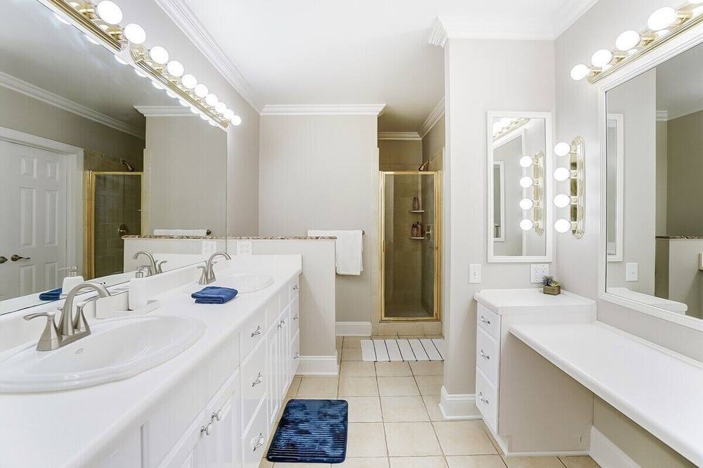 Photo of Bathroom in Wessex Square