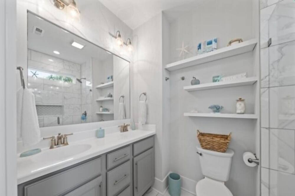 Photo of Bathroom in Wilmington Beach