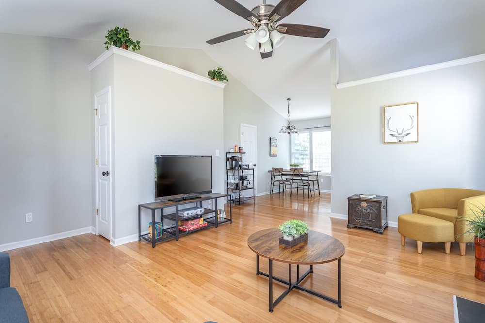 Photo of Livingroom in Youngsville