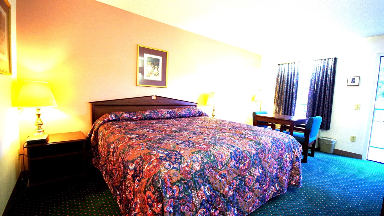 Photo of Bedroom in Lenoir
