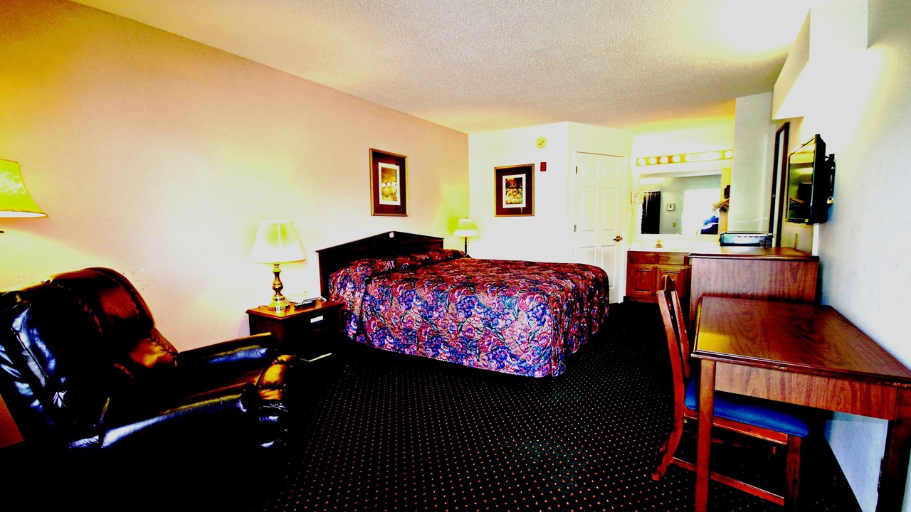 Photo of Bedroom in Lenoir