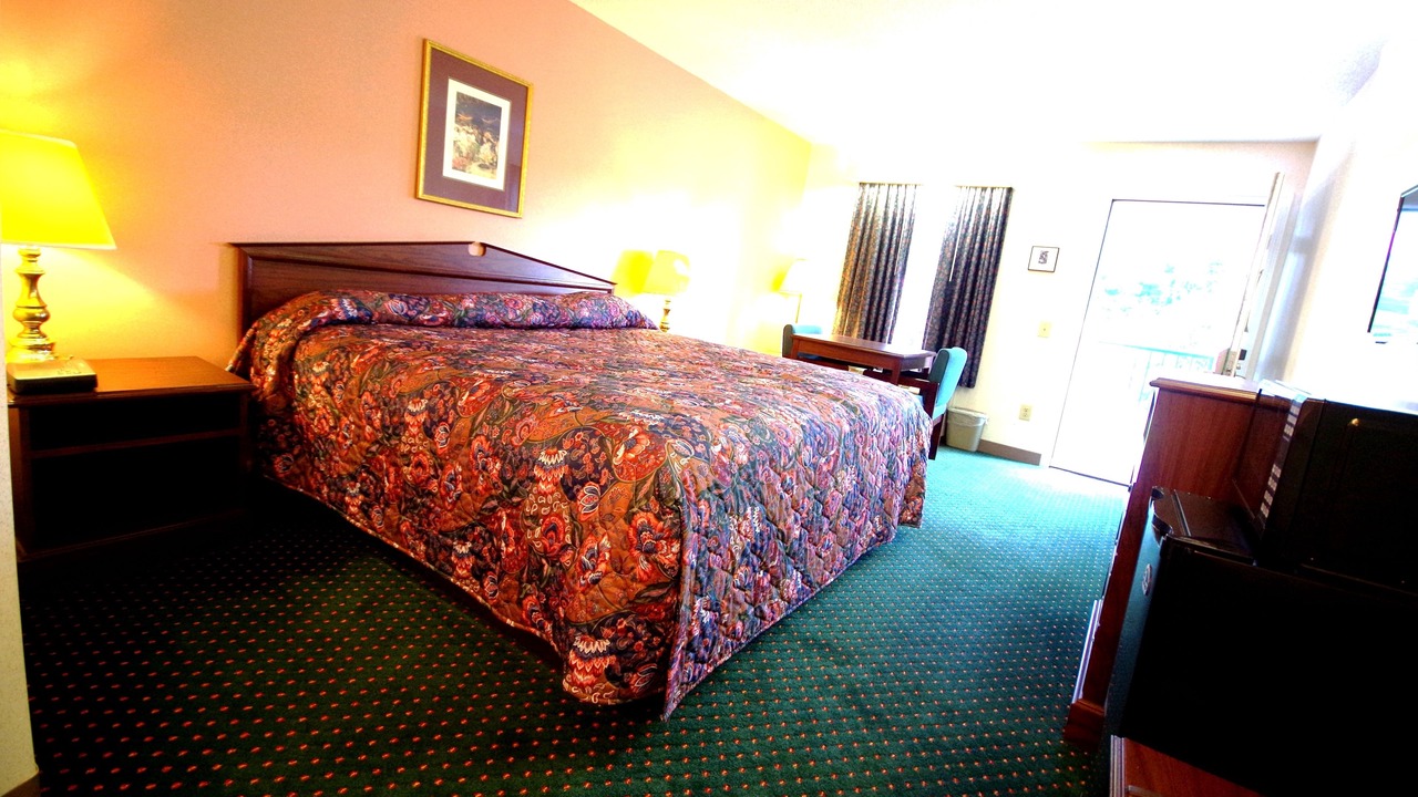 Photo of Bedroom in Lenoir