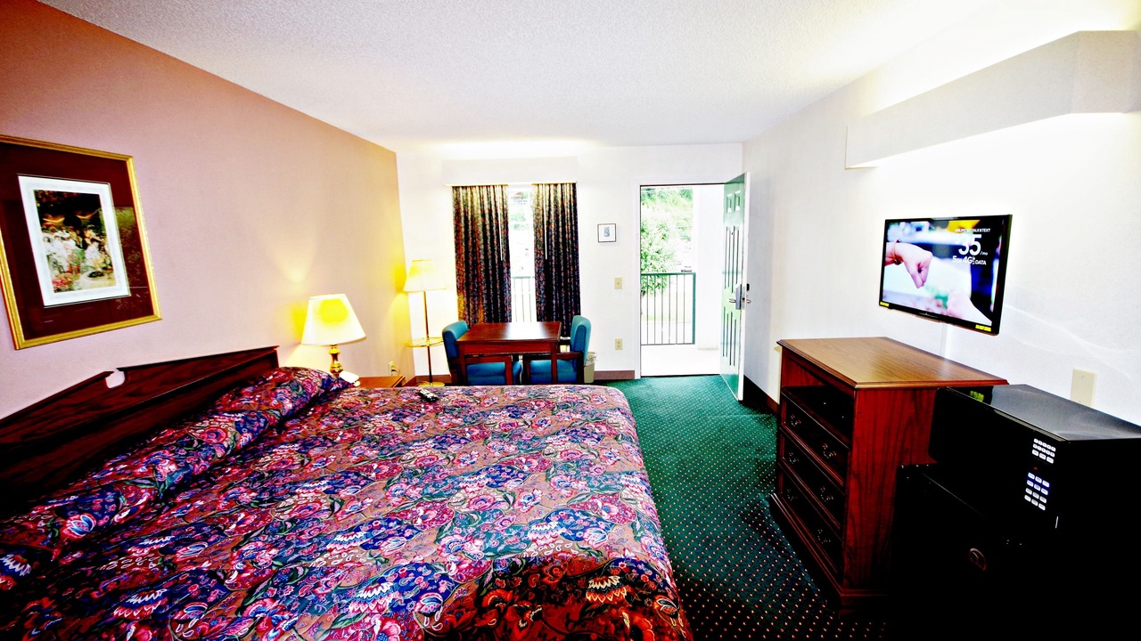 Photo of Bedroom in Lenoir