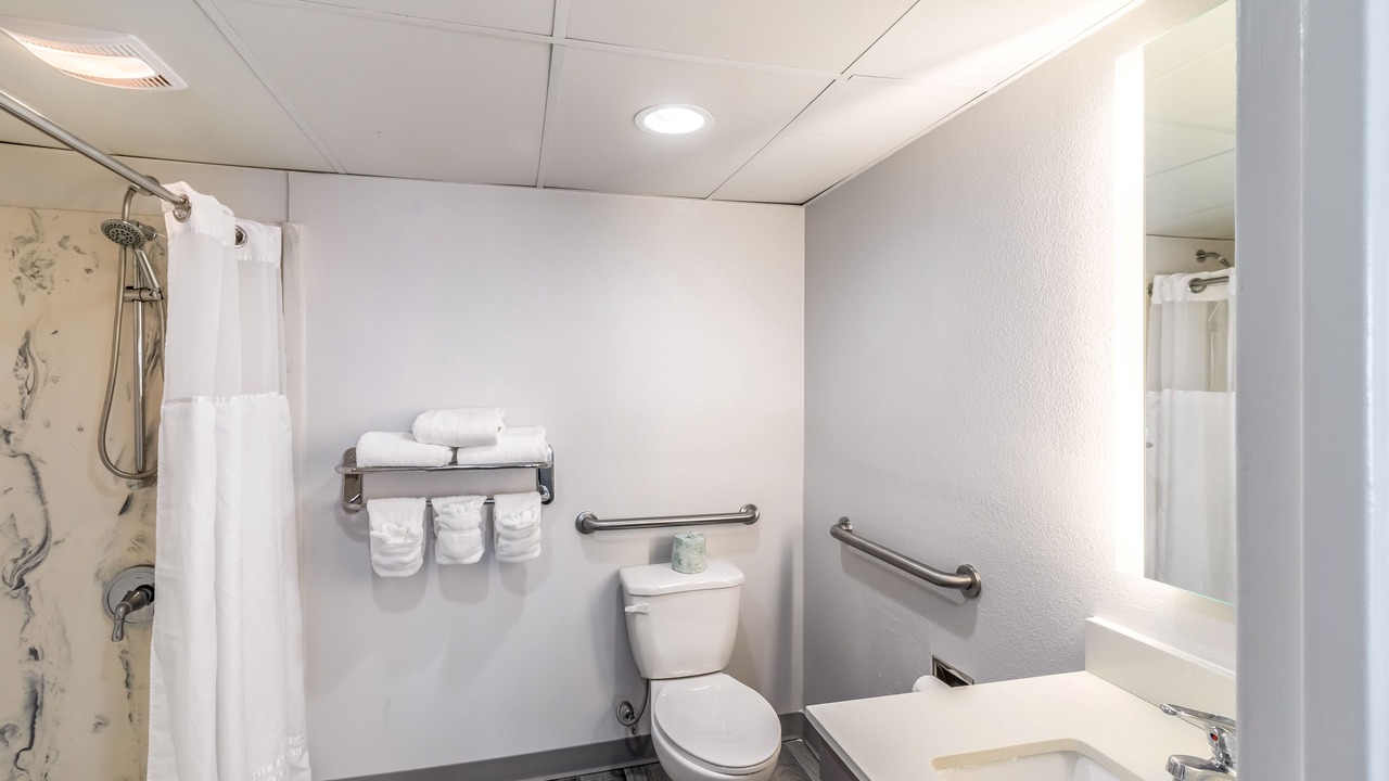 Photo of Bathroom in Pine Knoll Shores