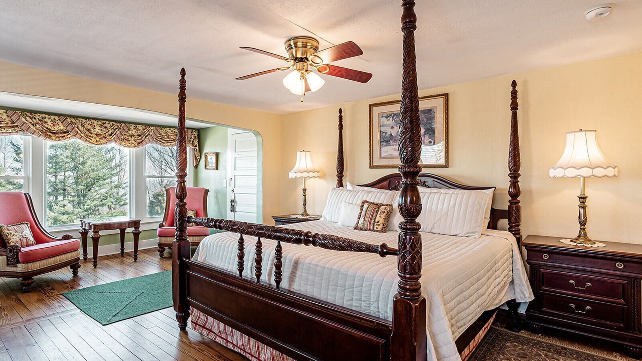 Photo of Bedroom in Laurel Park