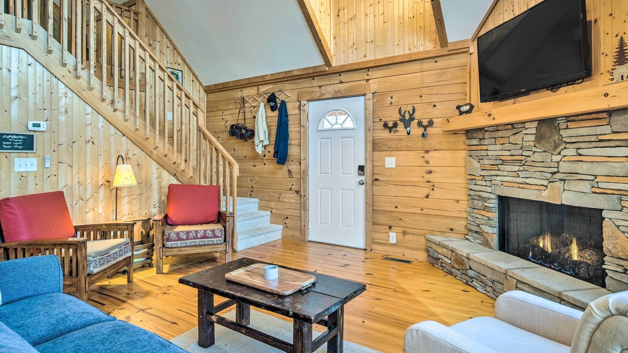 Photo of Livingroom in Sweetbriar Farms