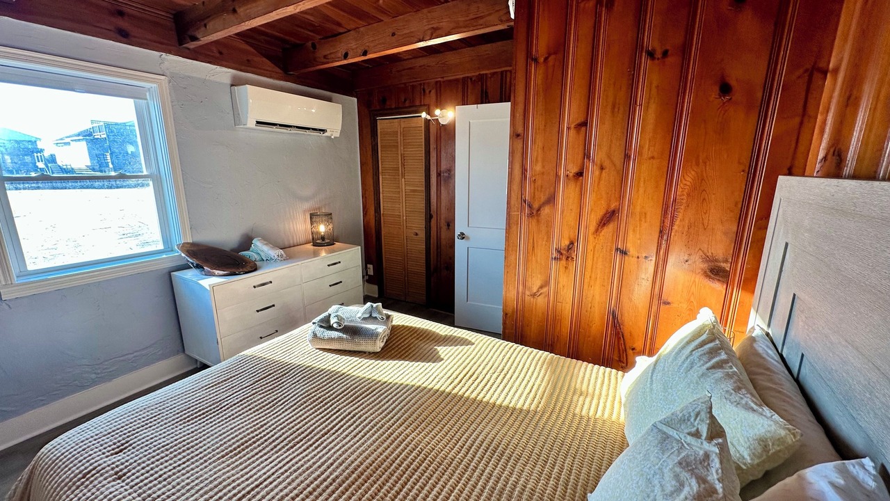 Photo of Bedroom in Colington