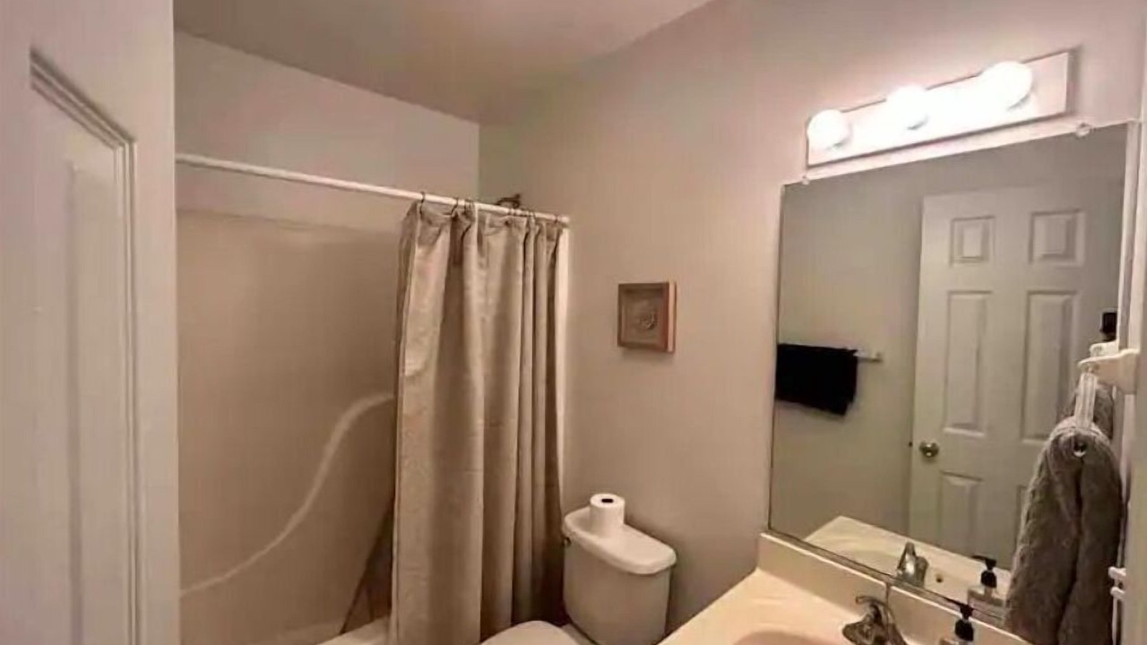 Photo of Bathroom in Manteo