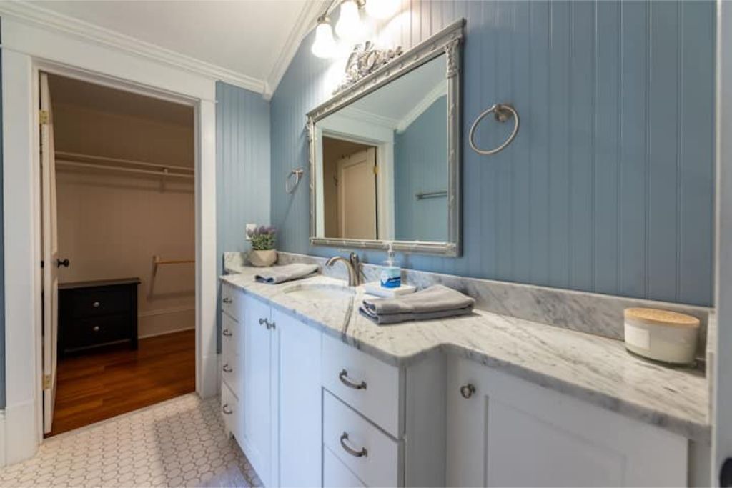 Photo of Bathroom in Manteo